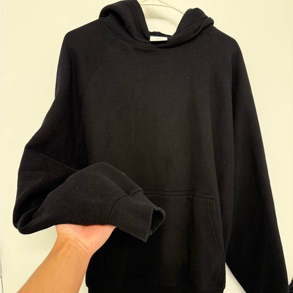 Aritzia Mega Fit Sweatfleece in Black
